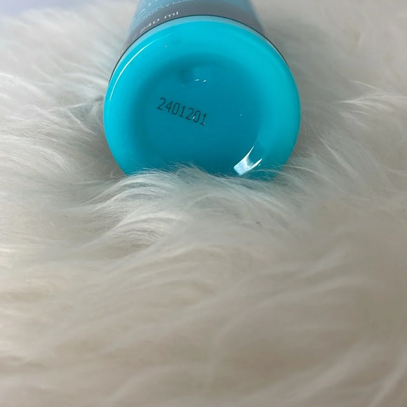 MoroccanOil All in One Leave In Conditioner 240mls/8.1fl.oz - Picture 7 of 8